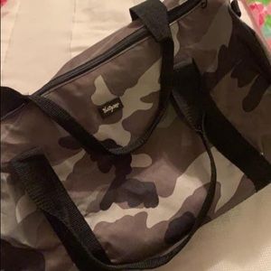 Thirty-one Camo duffle